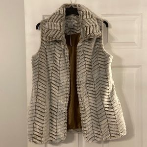 Sabrina Lauren New York Fluffy Vest size S brand new with tag see all photos